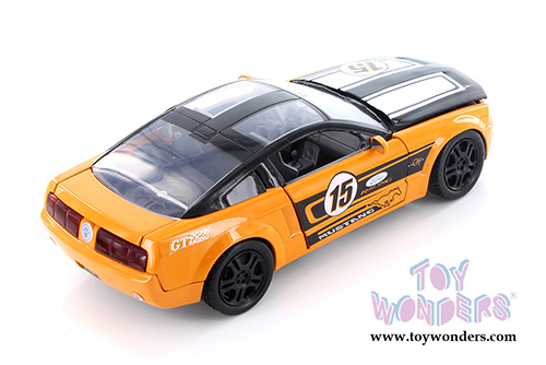 Showcasts Collectibles - Racing Assorted Models Hard Top (2003, 2005, 1/24 scale diecast model car, Asstd.) 73774/3D